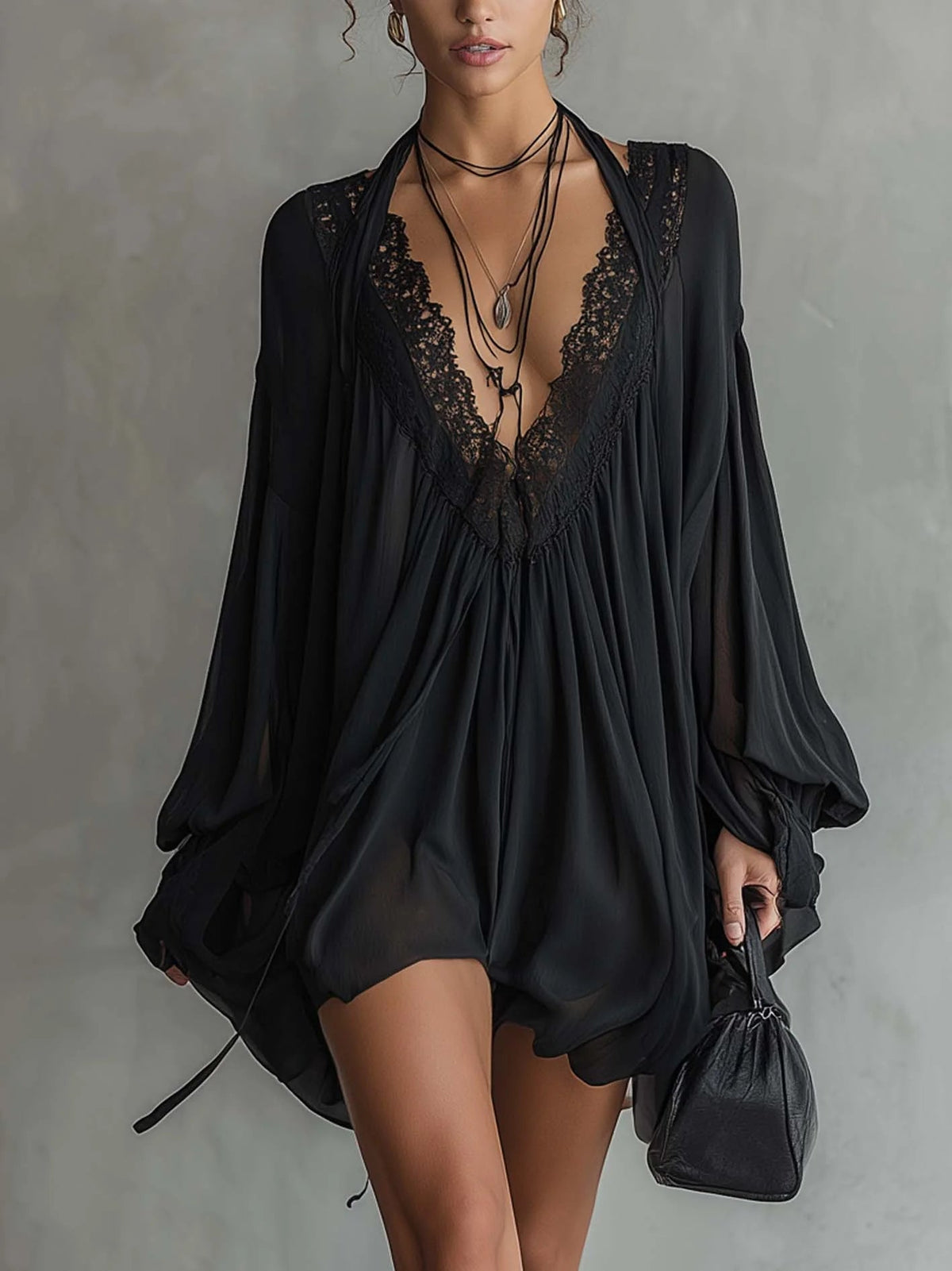 Cassandre | Mini Robe Noire à Col Délicat