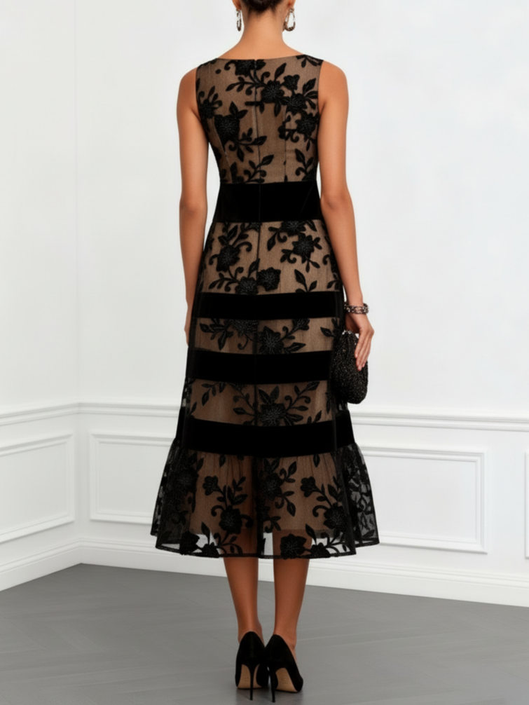Solène | Robe midi trapèze noire à imprimé floral et sans manches