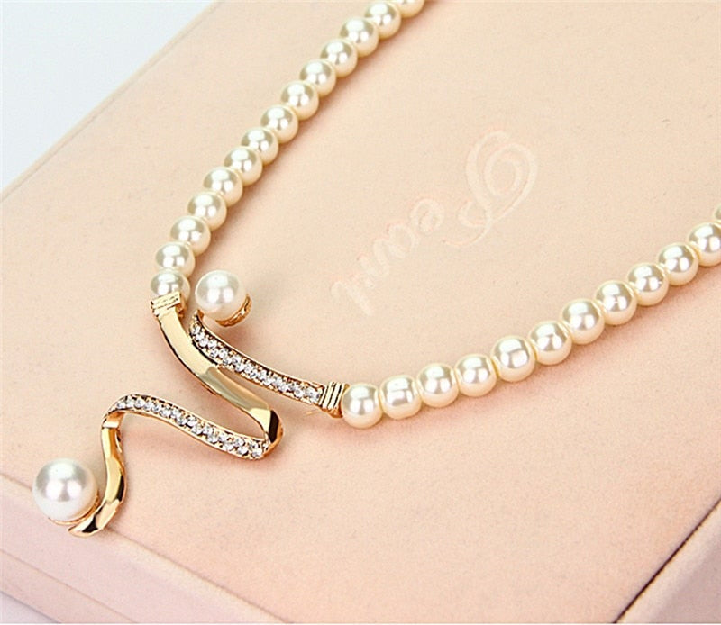 Set Collier & Boucles d'Oreilles en Perles