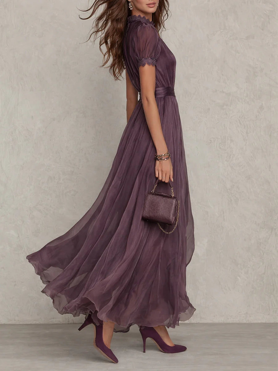 Ambre | Robe longue violette avec découpe goutte d'eau et bordure délicate