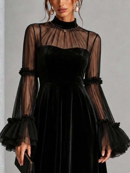Stéphanie | Robe Midi Plissée Noire à Détails Transparents