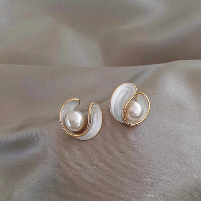 Iris | Boucles d'Oreilles Pendantes Opale & Perle Dorées