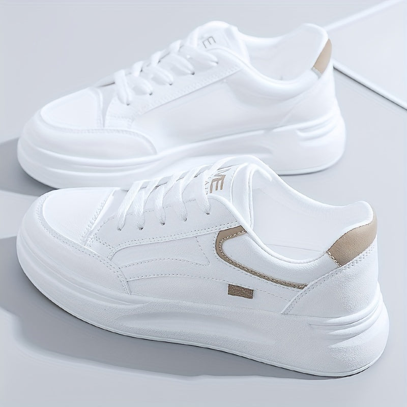 Sneakers blanches chic au confort léger