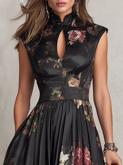 Violette | Robe midi plissée noire à imprimé floral et encolure goutte d'eau
