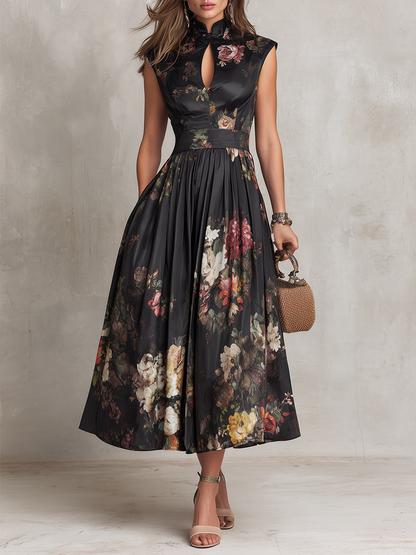 Violette | Robe midi plissée noire à imprimé floral et encolure goutte d'eau