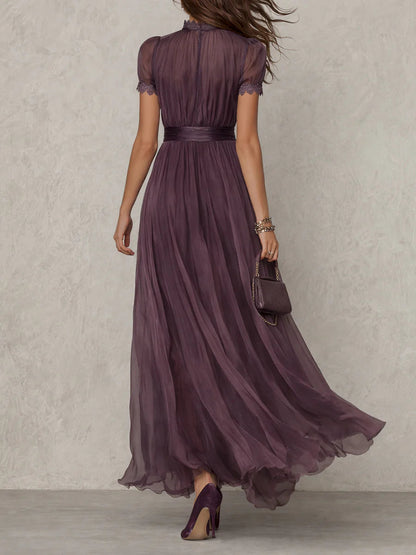 Ambre | Robe longue violette avec découpe goutte d'eau et bordure délicate