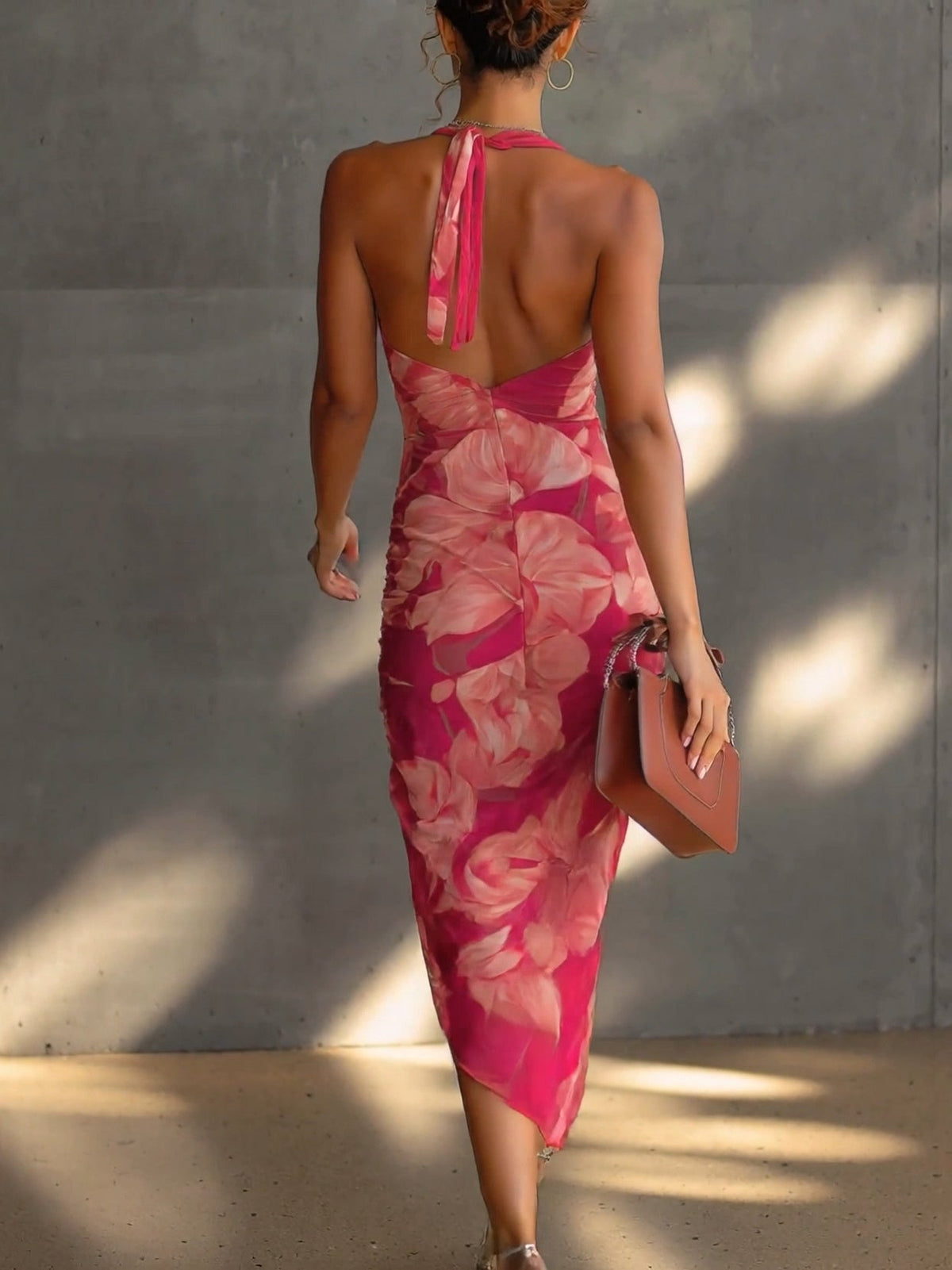 Ysaline | Robe Fourreau Fuchsia à Imprimé Floral, Drapée de Côté et Fendue