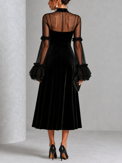 Stéphanie | Robe Midi Plissée Noire à Détails Transparents