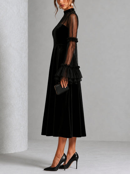 Stéphanie | Robe Midi Plissée Noire à Détails Transparents