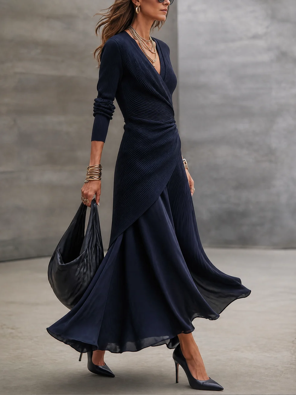 Margaux | Robe Maxi Asymétrique à Décolleté en V et Empiècements Bleu Marine